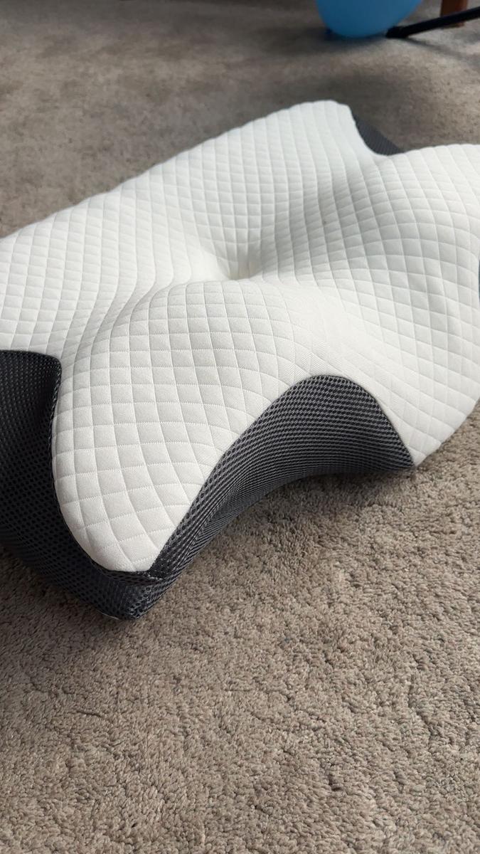 Item: gray & white, 1 Count