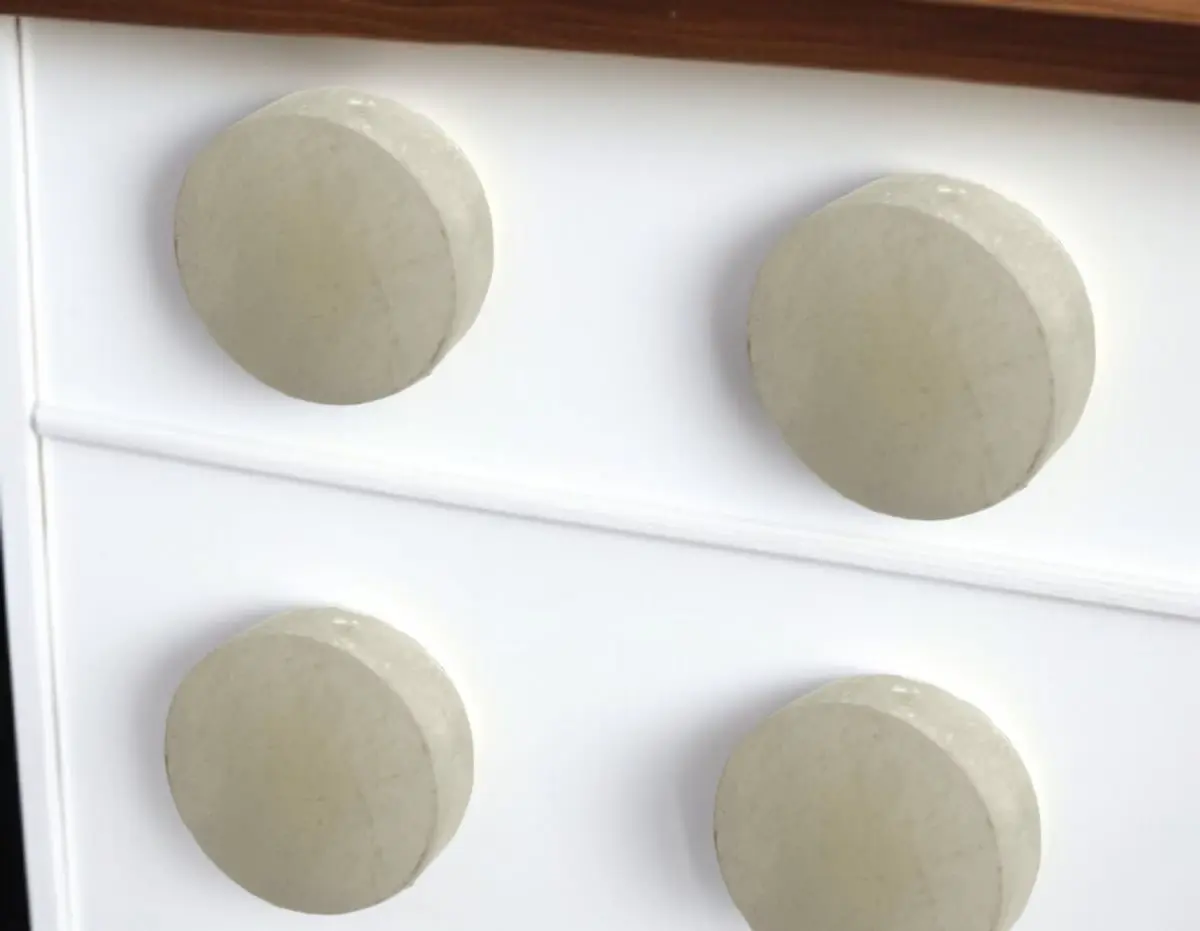 HomeRoots 635786 Off White Stone Disc Drawer Pull Knobs - Set of 6