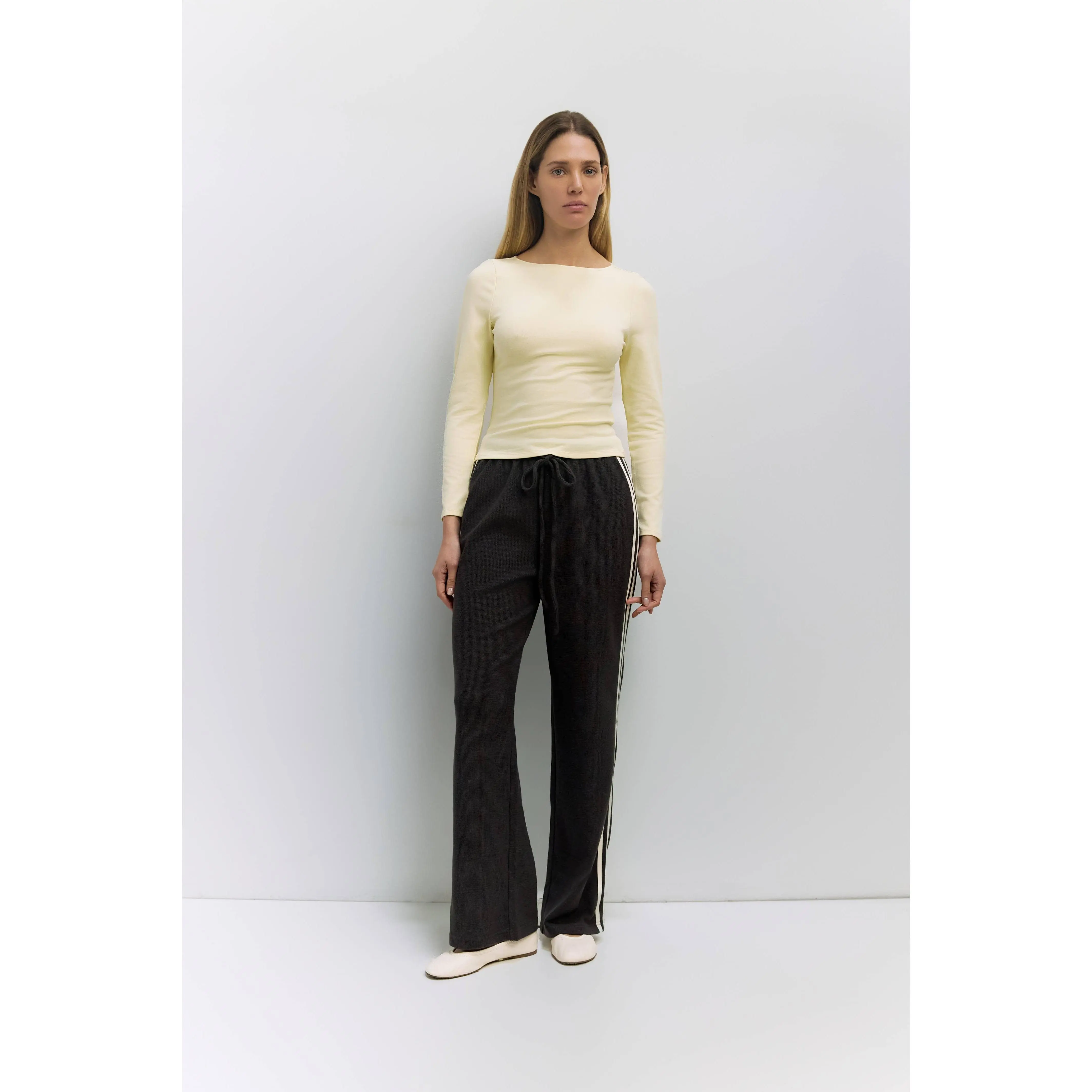 The Enzo Pants | Wide-Leg Thermal Sport Pants - Charcoal & Cream