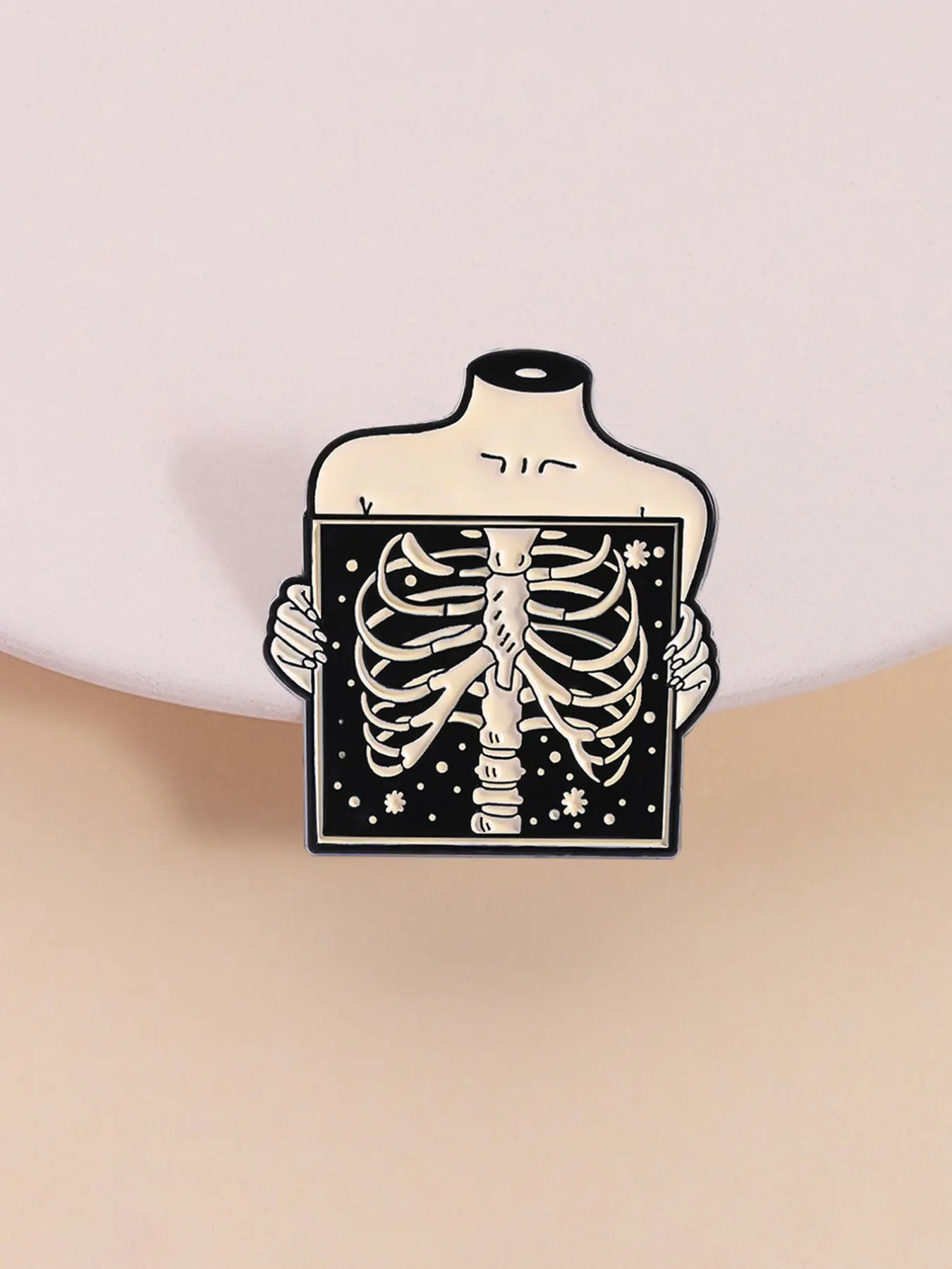 X-Ray Anatomy Badge, Medical Fun Card Stock Pin, Transparent Body Relief Brooch, Humorous Funny Amusing Gift Choice for Medical Students, Medical Enthusiasts, Unique Tech Enthusiast Accessory, Brooch Pins