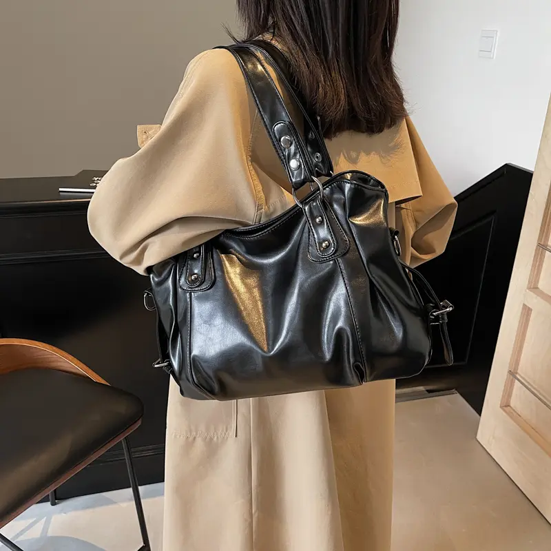 2026 Fall Winter New Fashion Versatile Hobo Bag Women Vintage Oiled Leather Shoulder Crossbody Bag Elegant Metal Rivets Large Capacity Trendy Commuter Top-Handle Bag., Everyday Bag, Trending Purses For 2026, Crossbody Strap, Large Size