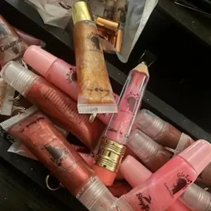 RealAzItGetzRia GloRia Lips LipGloss - Makeup Cosmetic Lip Gloss