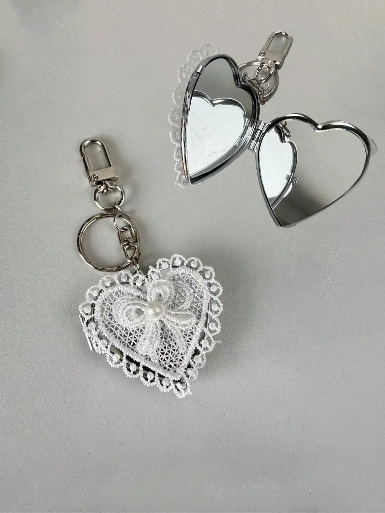Lace Heart Bow Mirror Keychain, Vintage Y2K Cute Versatile Bag Charm, Stylish Keychain, Cute Keychain Accessory, Perfect Gift for Women, Teens, Students, Professionals, Car Accessories