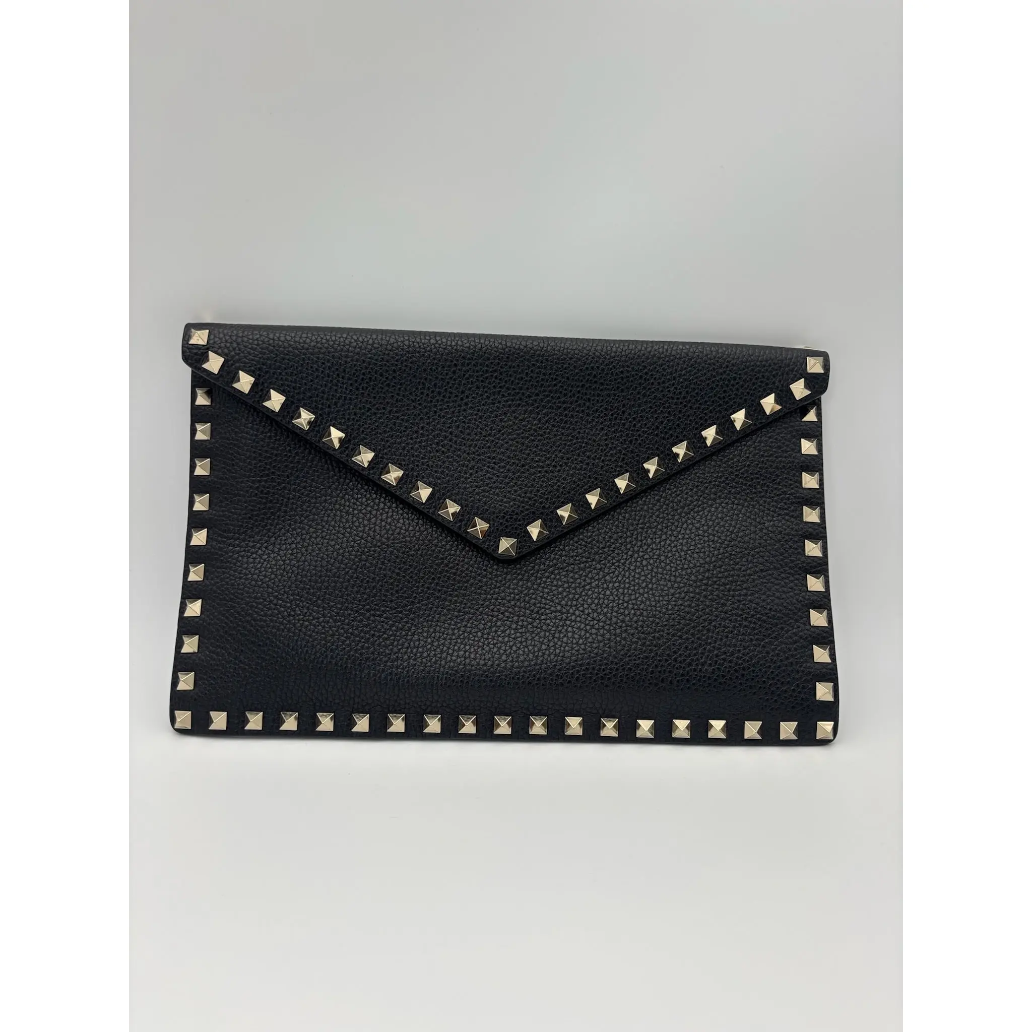 Pre-owned Leather Shoulder Bags Valentino Garavani Rockstud Envelope Clutch