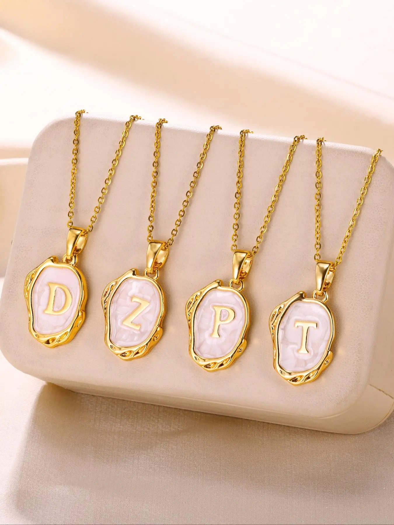 Fashion Personalized Initials Pattern Pendant Necklace for Women, Trendy Charm Letter Necklace, Stainless Steel Jewelry for Daily Clothing Decor, Part