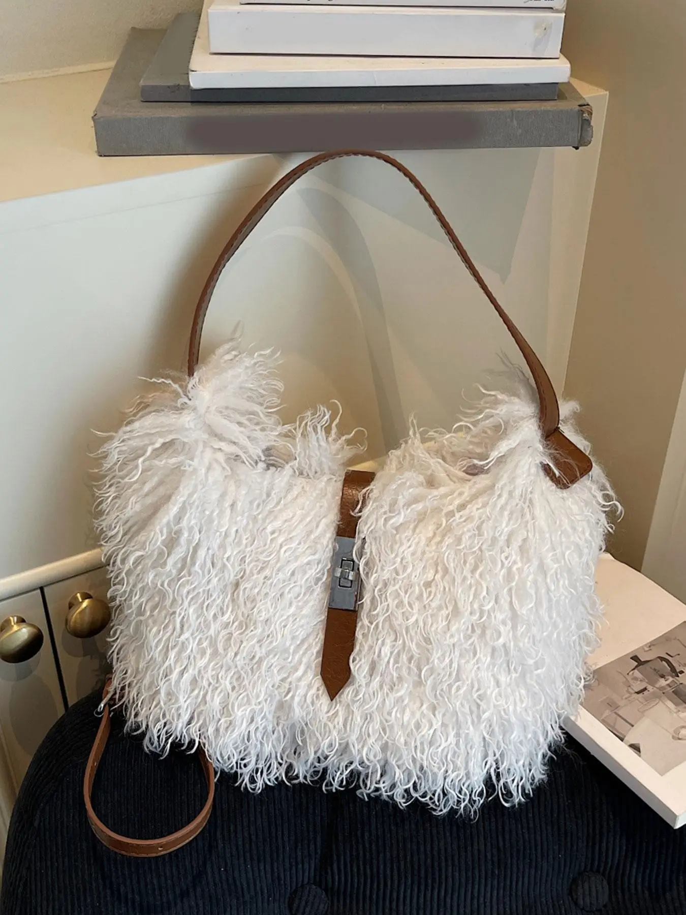 Large capacity simple casual furry shoulder bag, niche design versatile texture bucket bag, elegant handbag, suitable for dating, shopping, commuting, Fashionable Crossbody Bag, Fashionable daily crossbody, Cross Body Bags