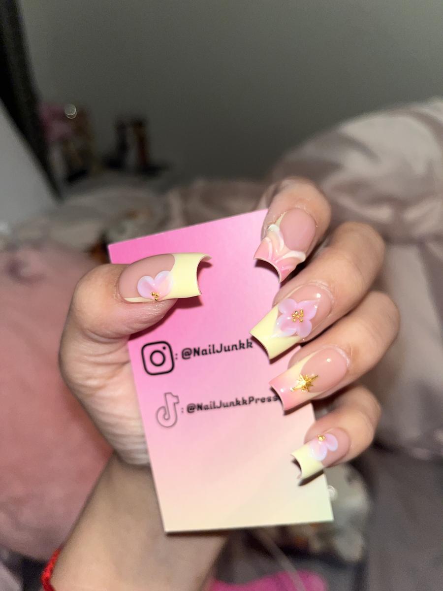 Item: M (1,5,4,6,8), Medium Square