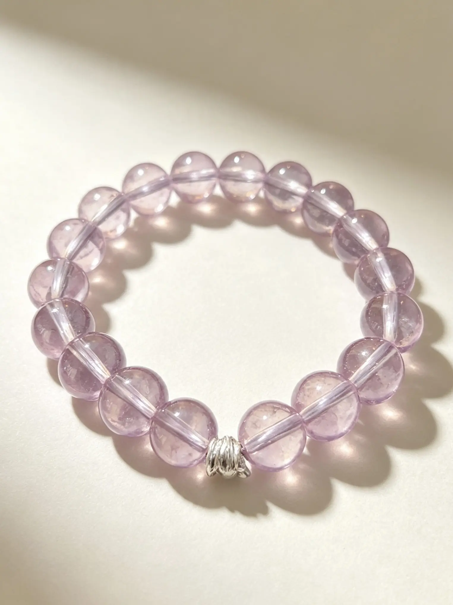 Light purple single-loop bracelet