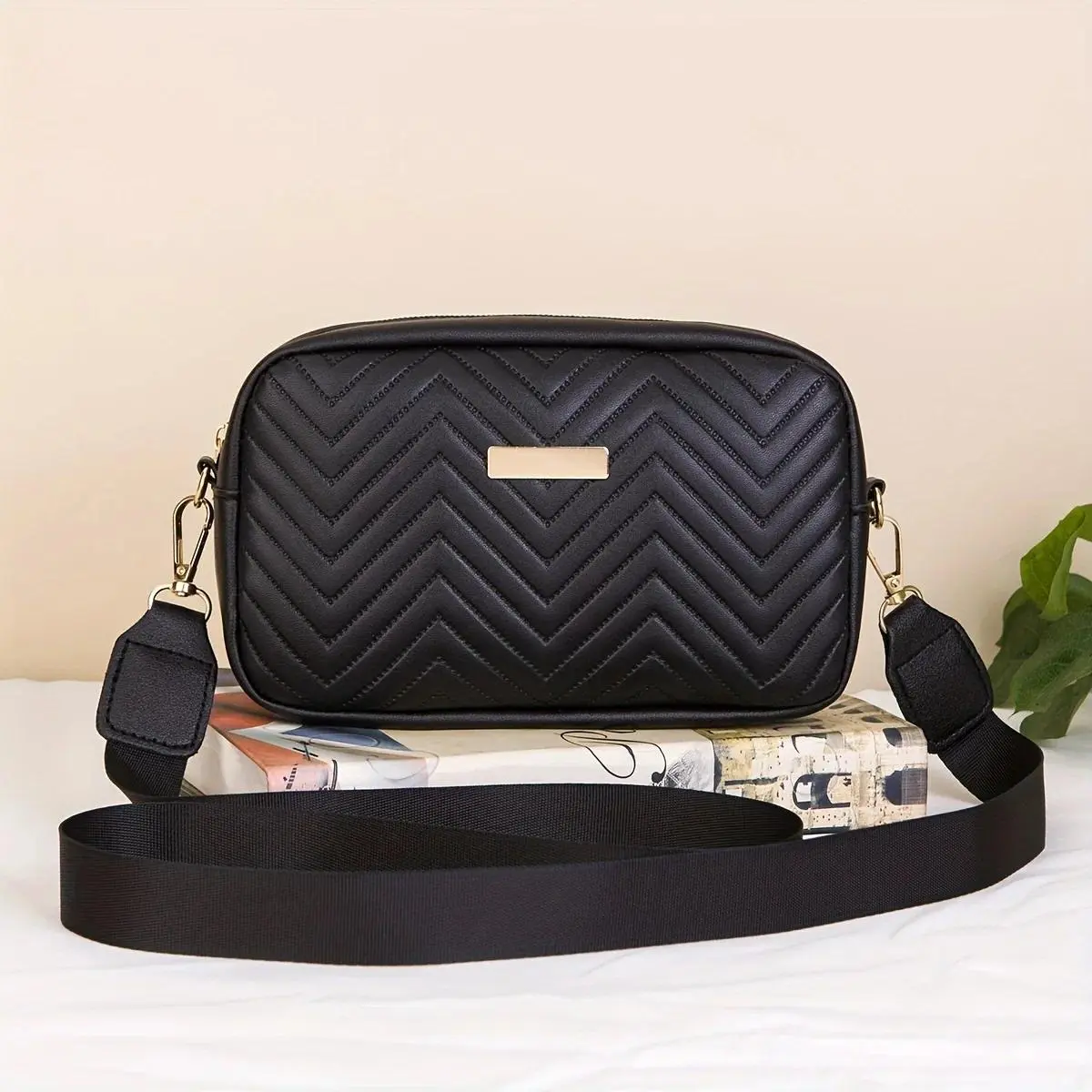 Women's Textured Shoulder Bag, Minimalist Chevron Quilted Crossbody Handbag with Adjustable Strap for Daily & Evening Use