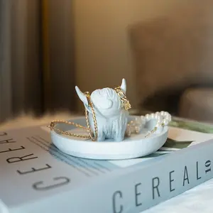 Highland Cow Ring Holder with Circular Dish, Plastic Farmhouse & Bohemian Style Marble Cute Unique Women Gifts Stuff Ring Jewelry Plate Organizer Home Decor Organiser for Bathroom Office Home Room Desk Decor.