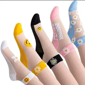 5-pair Daisy and smiley short socks set .. sheer comfort