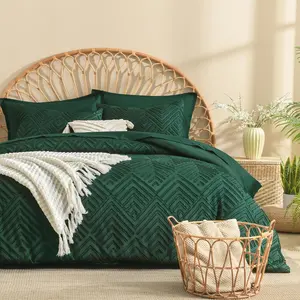 Andency Queen Comforter Set 7 Piece Dark Emerald Green - Bed in a Bag Queen Boho Lightweight Fluffy Tufted Bedding Sets with Comforter, Sheets, Pillowcases & Shams