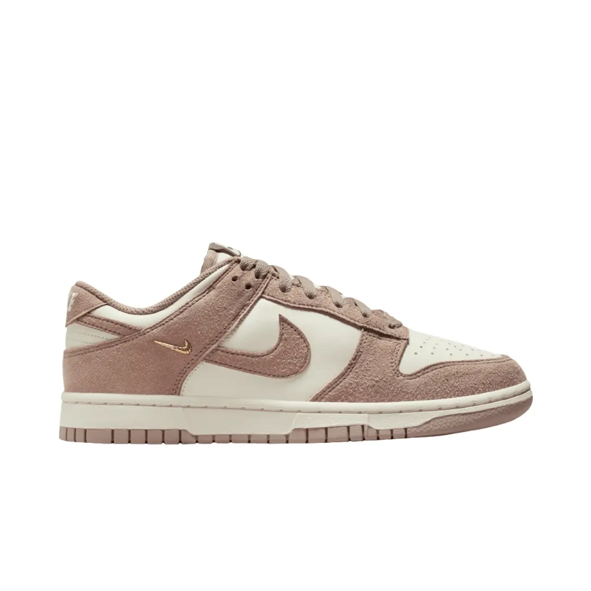 Nike Women's DUNK LOW NC Shoe Nike Women's DUNK LOW NC Shoe
