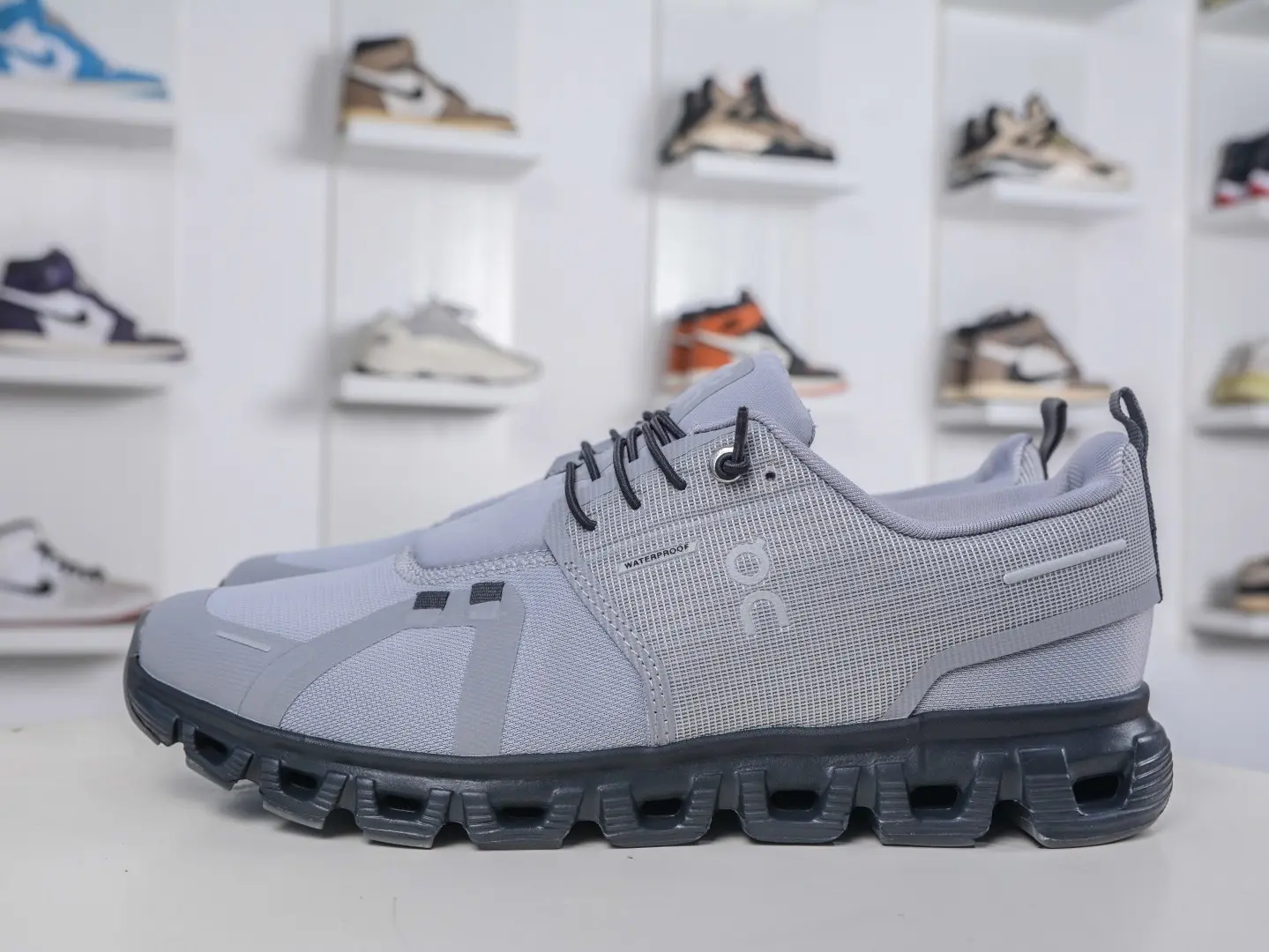 Light Grey With Black Accent Hollow Thick-soled Running Shoes, minimalist neutral color suits office commutes and Japanese-style daily outfits