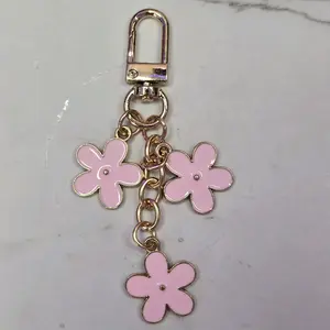 Pale Pink Daisy Flowers Kindle Charm