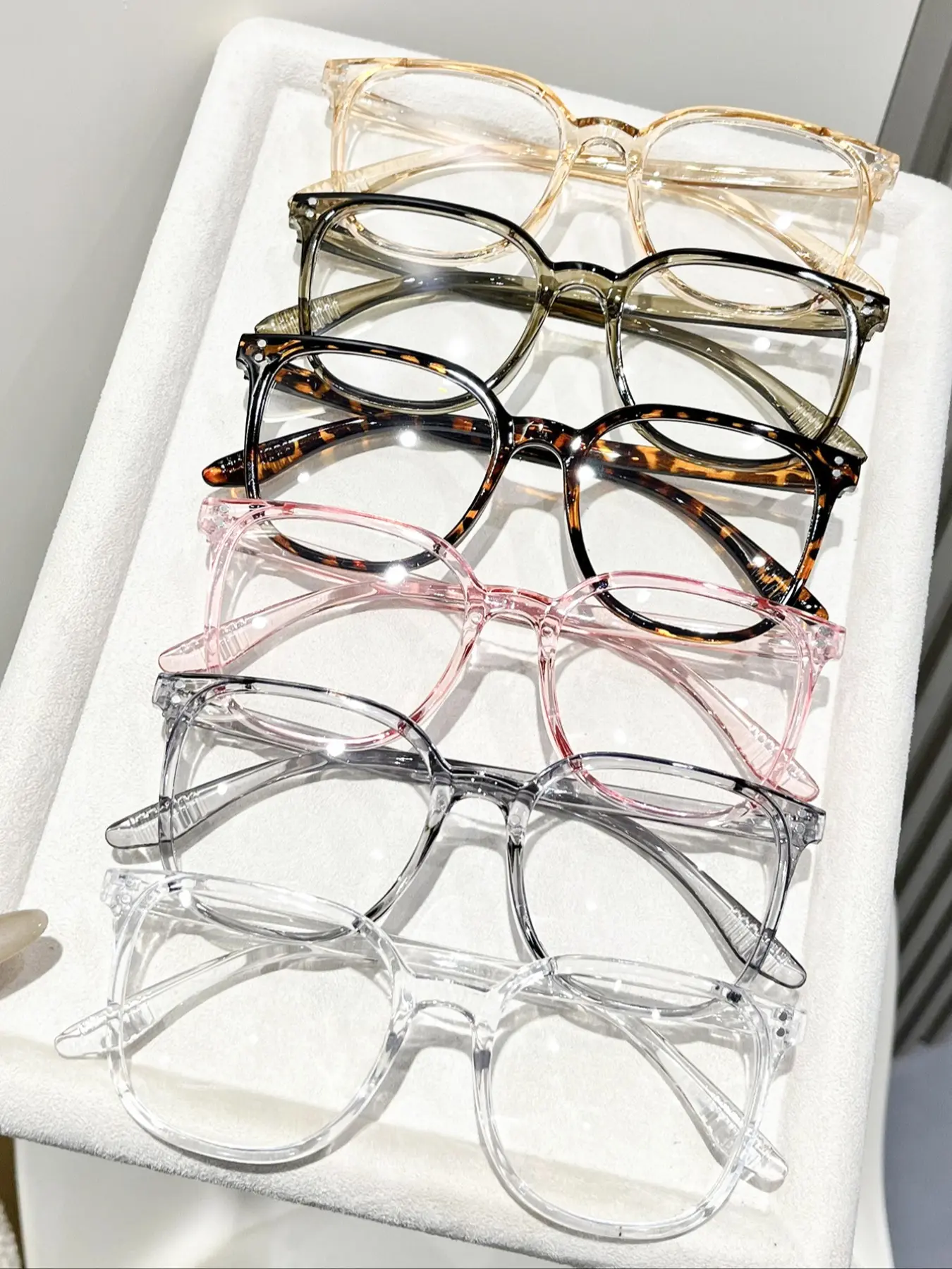 6 pairs of square-framed, minimalist blue light blocking glasses, suitable for use with smartphones, computers, games, and TVs. Clear lenses protect the eyes; unisex, suitable for everyday wear, Square Frames Eyeglasses, Anti Eyestrain Eyewear