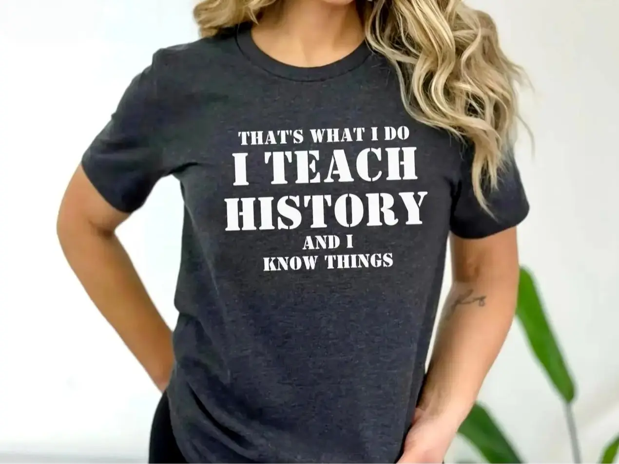 Funny History Teacher T-Shirt, “That’s What I Do I Teach History And I Know Things” Tee, Unisex Teacher Gift School Outfit Classroom Wear