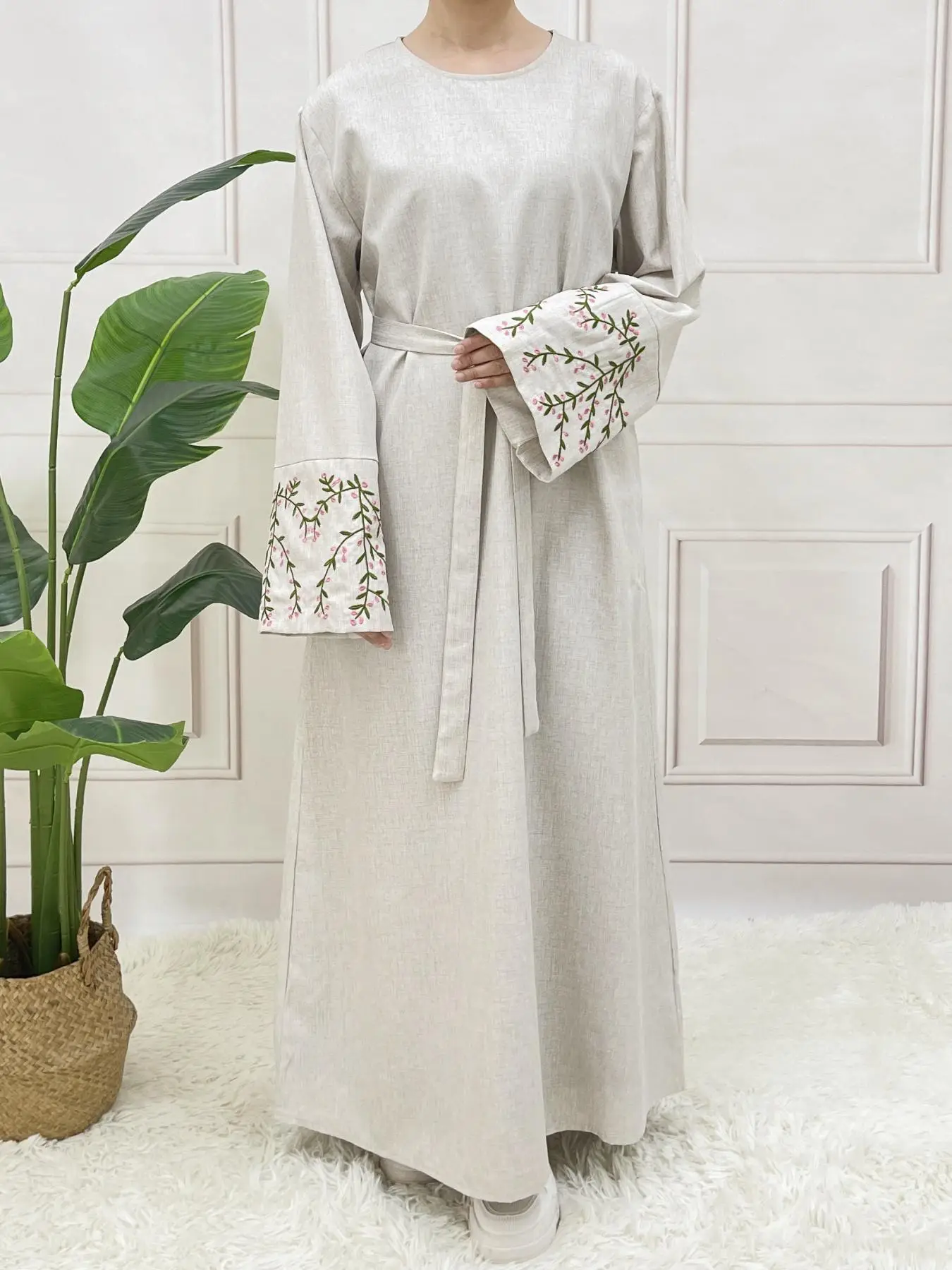 Arabic Clothing-floral Embroidery Long Sleeve Belted Tunic Dress, Elegant Long Dress for Muslim Women, Women's Islamic Clothing for All Seasons, Abaya