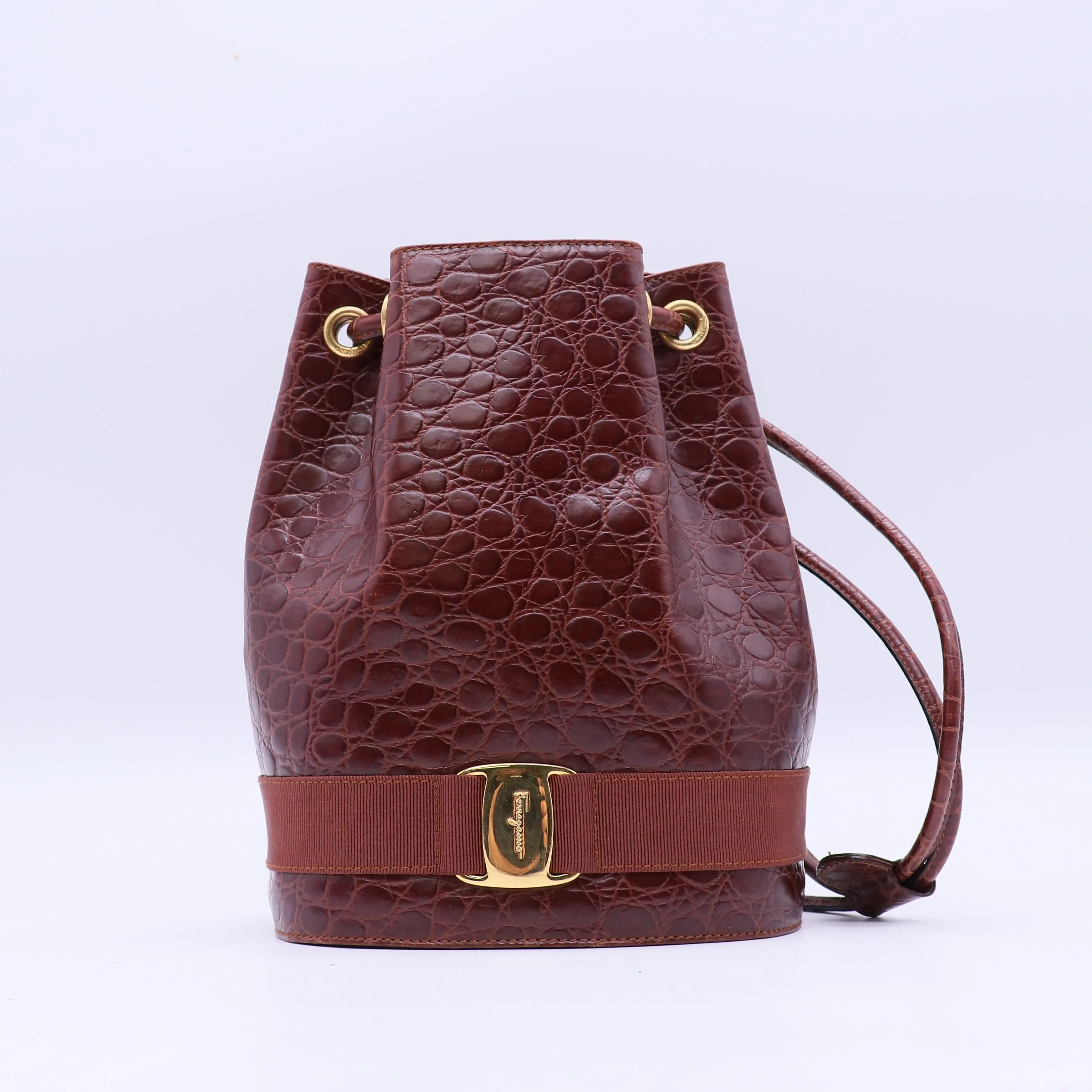 Pre-owned SALVATORE FERRAGAMO Leather Crossbody Bags Calfskin Crocodile Embossed Vara Bow Bucket Bag Red Twins B21188