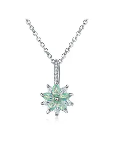 Women's trendy and stylish platinum flower diamond necklace
