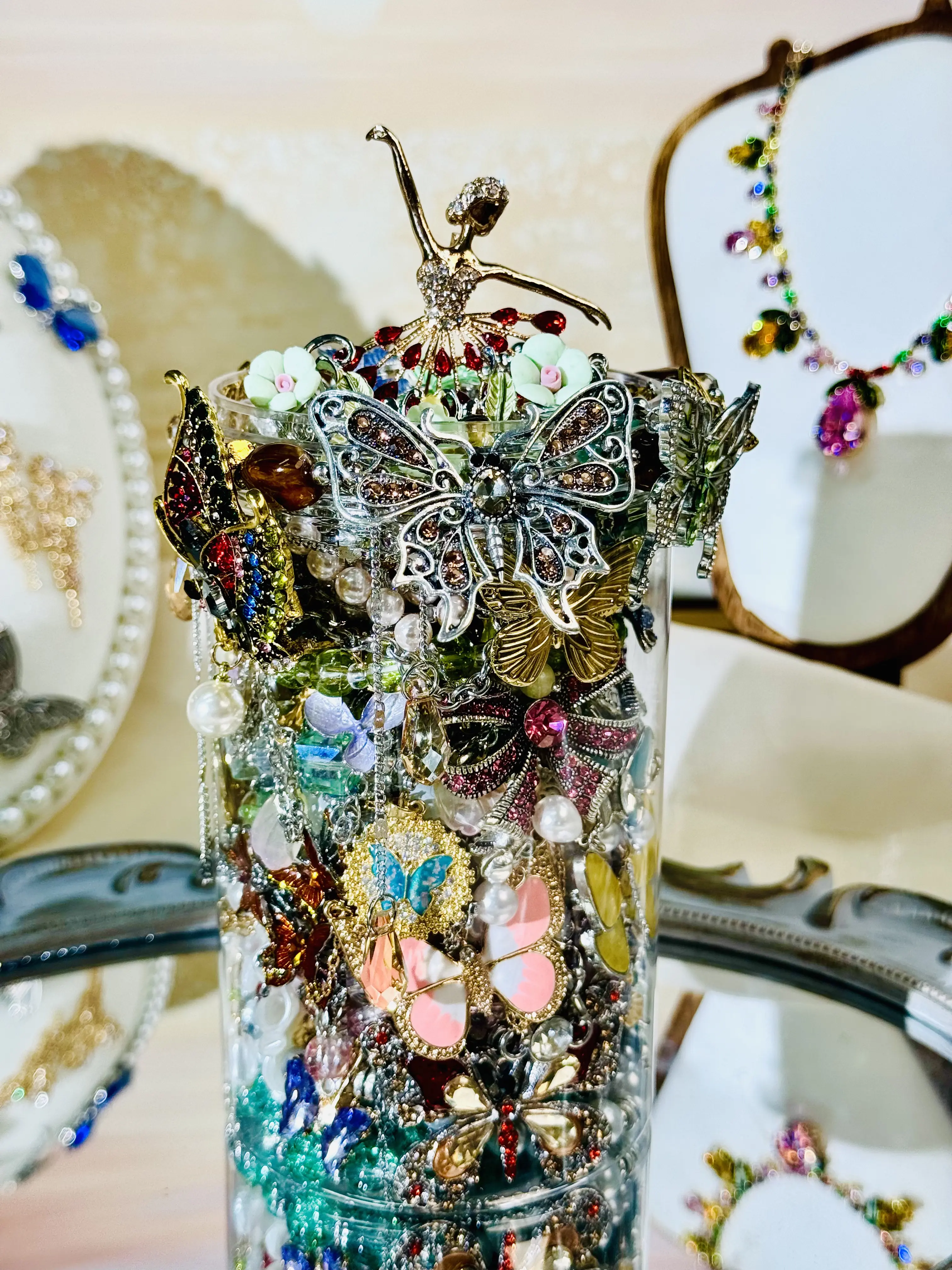 Miya Butterfly Garden Themed Unisex Jewelry Sets - Stylish Matchable Costume Accessories with Mystery Jar, Decorative Metal-Alloy Studs & Banded Jewelry Organizer, Match, Butterflies, Waist, Theme-Based, Chain, Alloy Metal, Acrylic