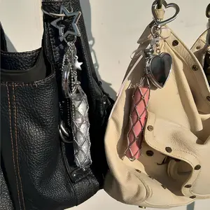 1pc Lipstick Holder, Fashion Design, Glitter Artificial Mini Lipstick Pouch Keychain with Mirror Case, Lipstick Box Keychain, Cosmetic Storage Box, Travel Essential, Fashion Bag Accessory, Shiny Accessory