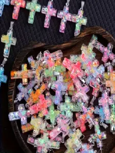 10-Piece Cross Glitter Pendants Set with Necklace Chains, Ideal for Jewelry Making, DIY Necklaces, Crafts, Gifts, 5 Pendants + 5 Chains