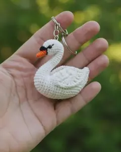Crochet Black Swan Keychain, Handmade Swan Bag Charm, Amigurumi Bird Keyring, White Swan Crochet Keychain, Cute Purse Charm, Gift for Her