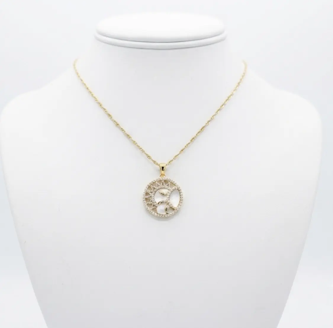 Elegant Gold Tone Necklace with Intricate Design and Delicate Chain