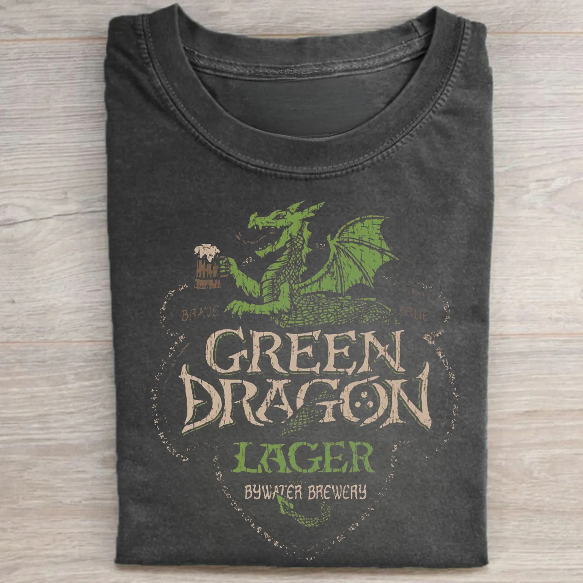 Gildan Men's Vintage Lord of the Rings Graphic T-Shirt, Bywater Green Dragon Brewery Short-Sleeve Round Neck Casual Streetwear, Shortsleeve, Tshirt, Menswear, Short Sleeves Keep Arms Free All Day, Rings Fan Tee, Cotton, Casual Fit, All Seasons, Fitted, Li