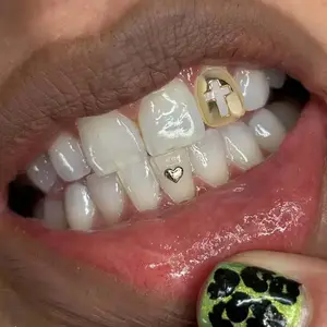 Glossy hollow cross single golden braces hip-hop trendy cool men and women can be party jewelry gifts