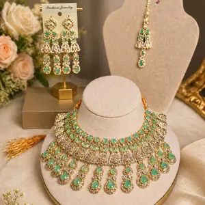 Elegant Traditional Bridal Jewelry Set – Gold & Emerald Finish