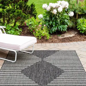 Momeni Modern Polypropylene Indoor/Outdoor Rug – Geometric Design, Durable All-Weather Accent Rug for Home Décor, 2' X 3'