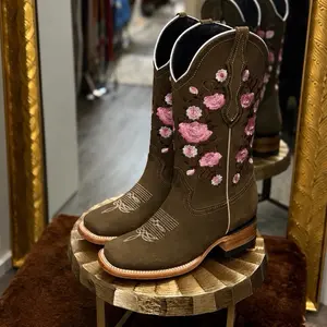 White Diamonds Boots WD-495 Women's Handcrafted Fina Piel de Cuero Gamuza Square Toe Boots with Floral Embroidery Café Color - Footwear