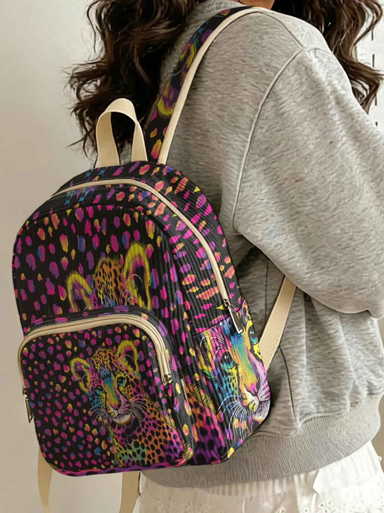 Lady's Travel Backpack, Lightweight casual daypack, with 2D printed leopard print pattern, velvet texture, layered storage, easy to carry, perfect for students to go to class/shopping/short trips, combines practicality