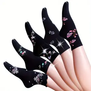 5 Pairs of Autumn And Winter Socks in Japanese And Korean Style, Trendy And Versatile Mid-Calf Socks.