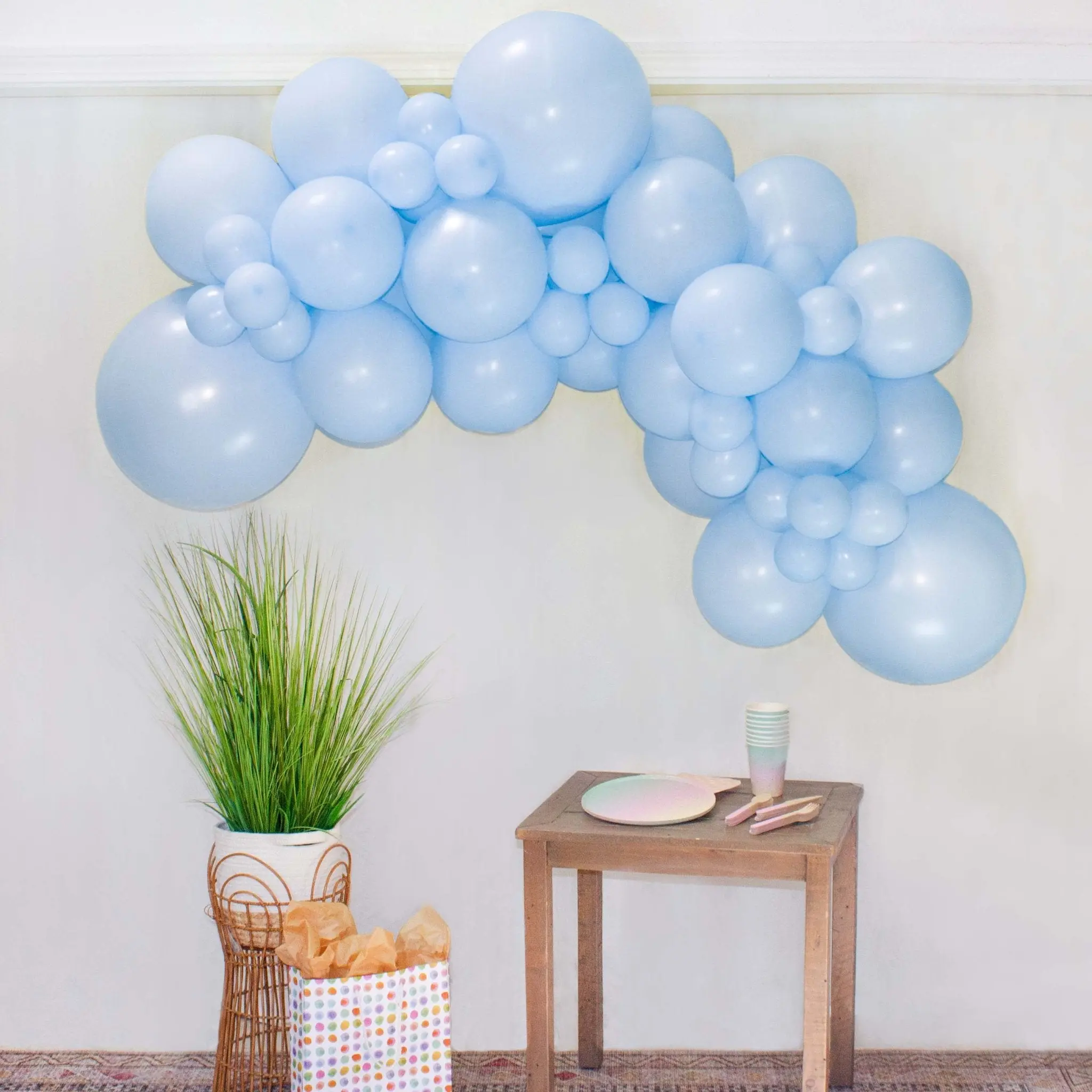 Blue Balloon Garland - Simple Product Title Based on Given Information