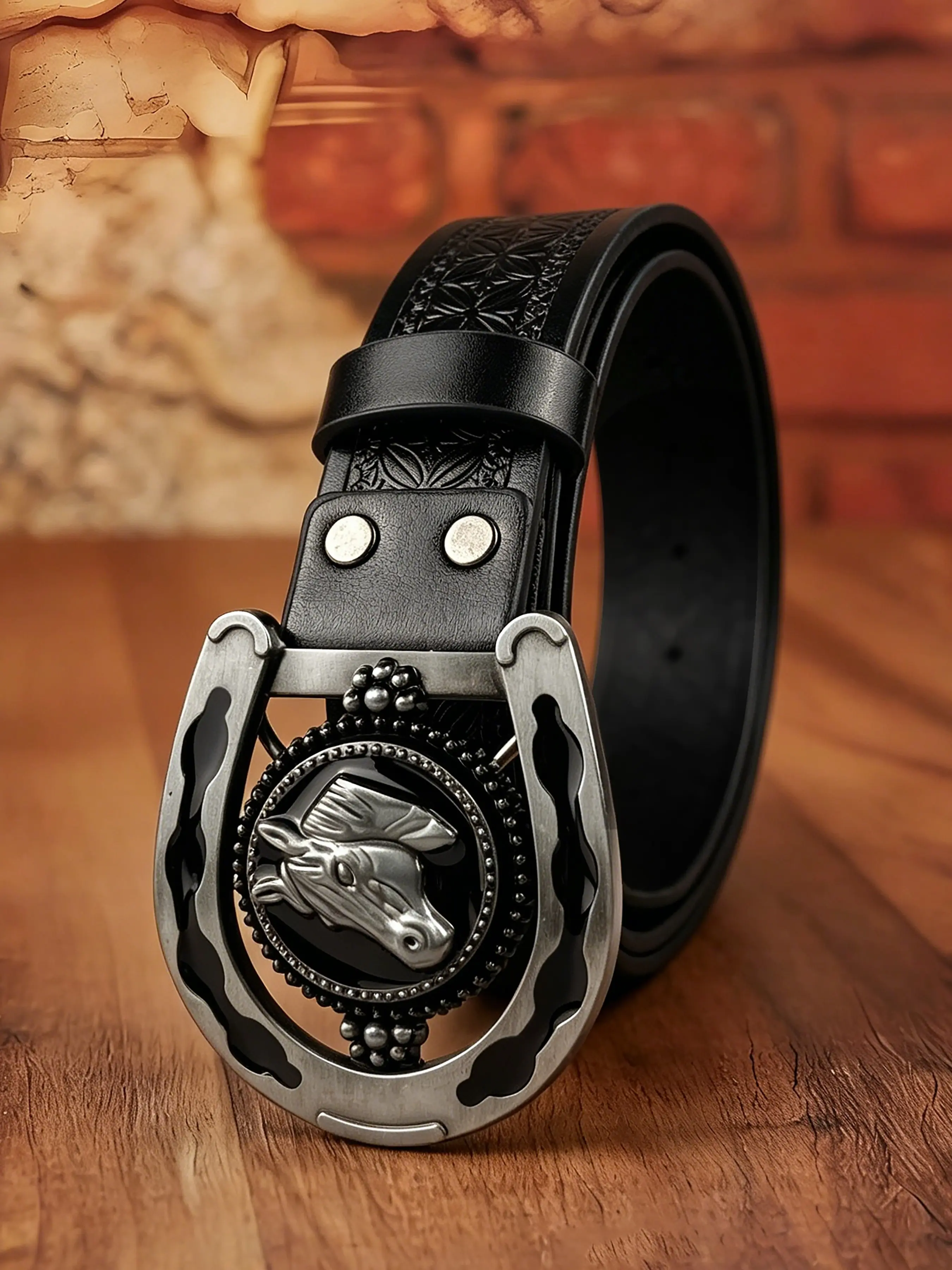 Fashionable engraved belts for both men and women, featuring a "U-shaped horse head" design with alloy material and western buckle. The perfect accessory belt for western cowboys, 1.46in/3.7cm wide full-body engraved trendy belt, Halloween accessory belt.
