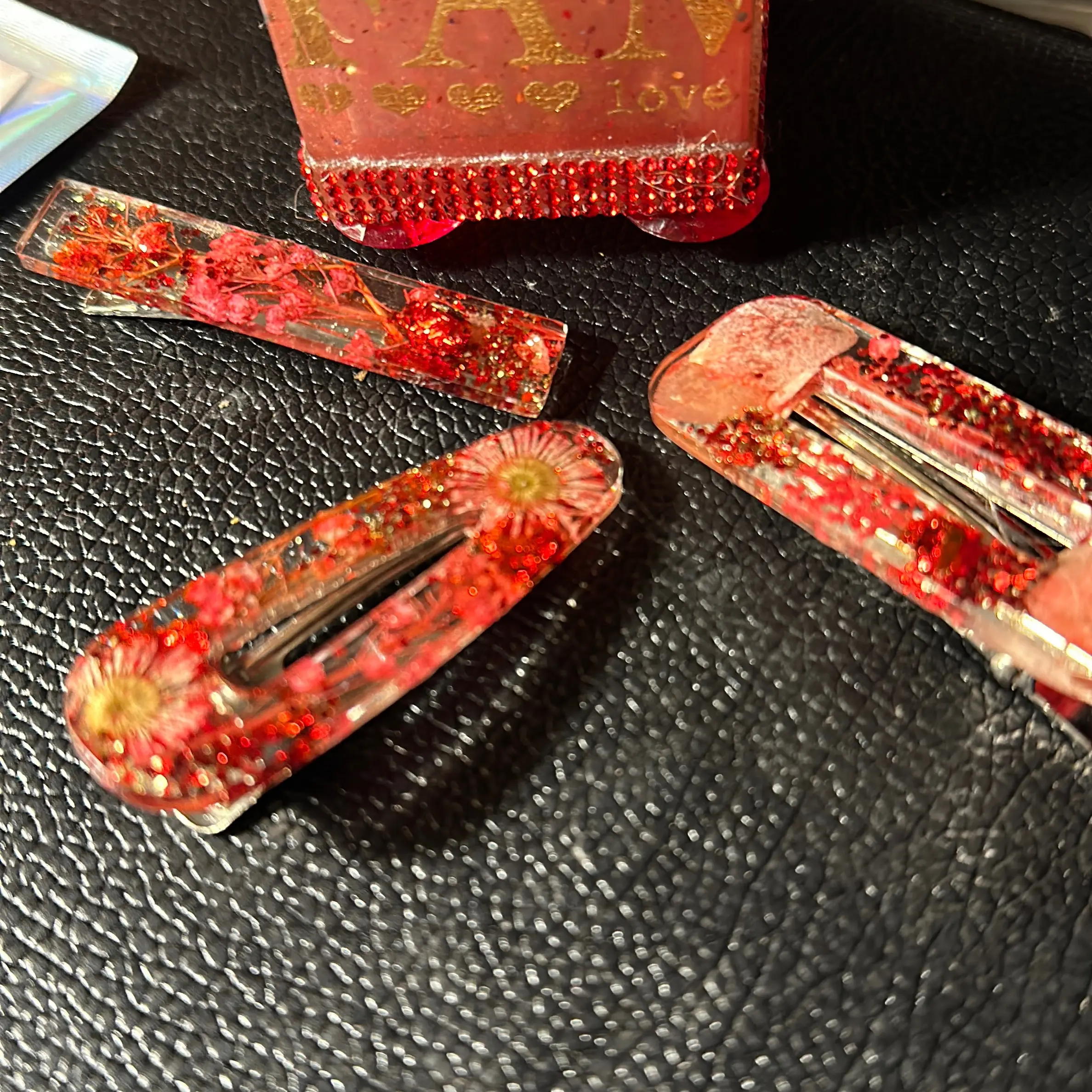Crystal clear, high-quality resin,  red flower hair clips Retro Daily