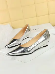Women's French Vintage Pointed Toe Slip-On Shoes, Metal Texture Design, Comfortable Versatile Low Heel Casual Footwear