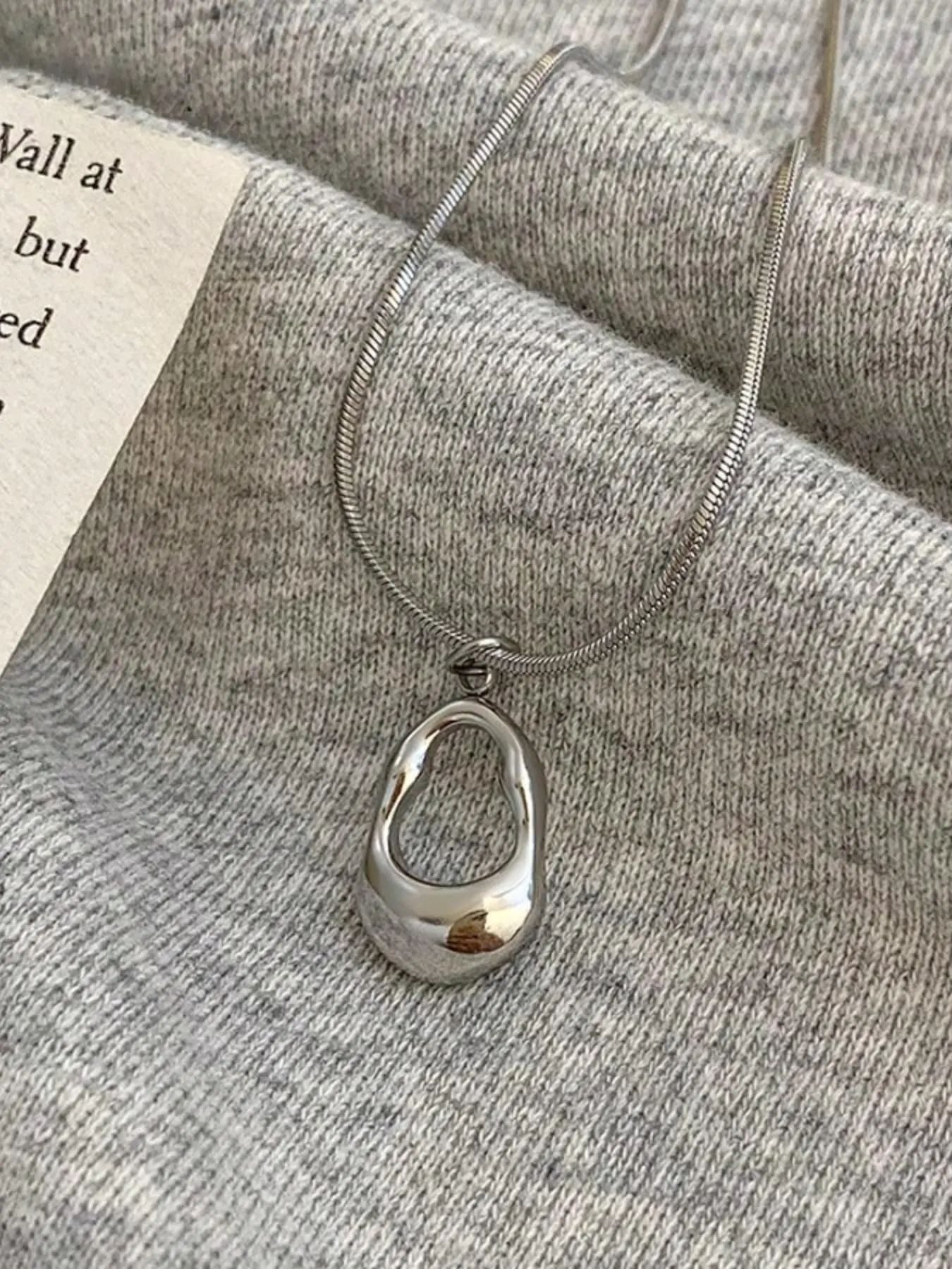 French Style Simple Daily Commute Versatile Asymmetrical Hollow Water Drop Pendant Stainless Steel Necklace, Dainty Necklaces, Unisex Fashion Design Jewelry, Dainty Fashion Jewelry