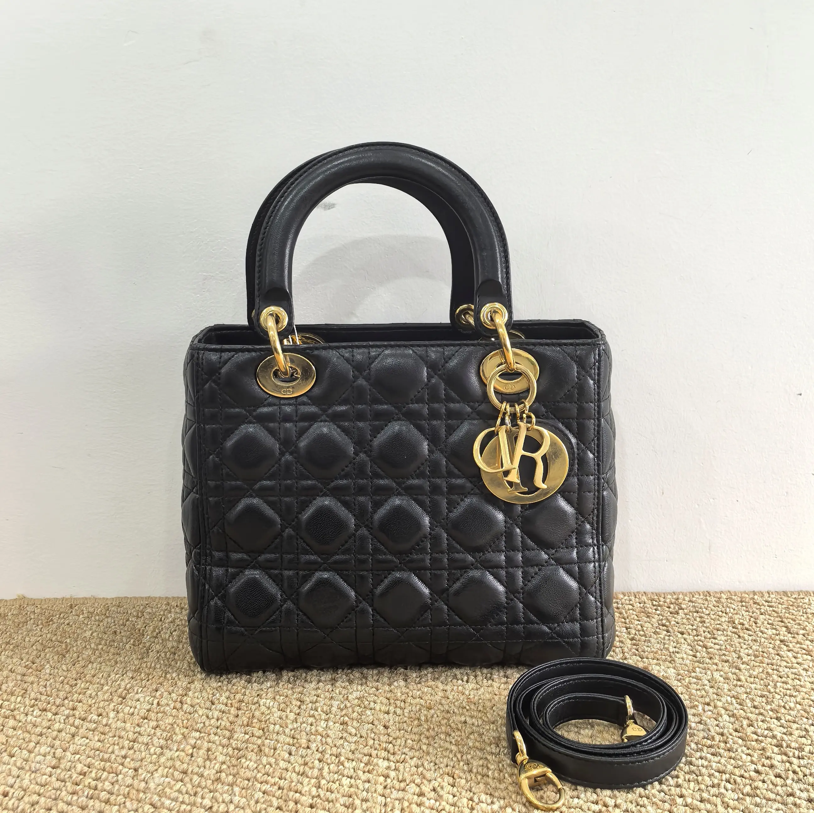 Pre-owned Dior Lady bag, classic black lambskin with gold hardware, can be worn on the shoulder or carried by hand for women