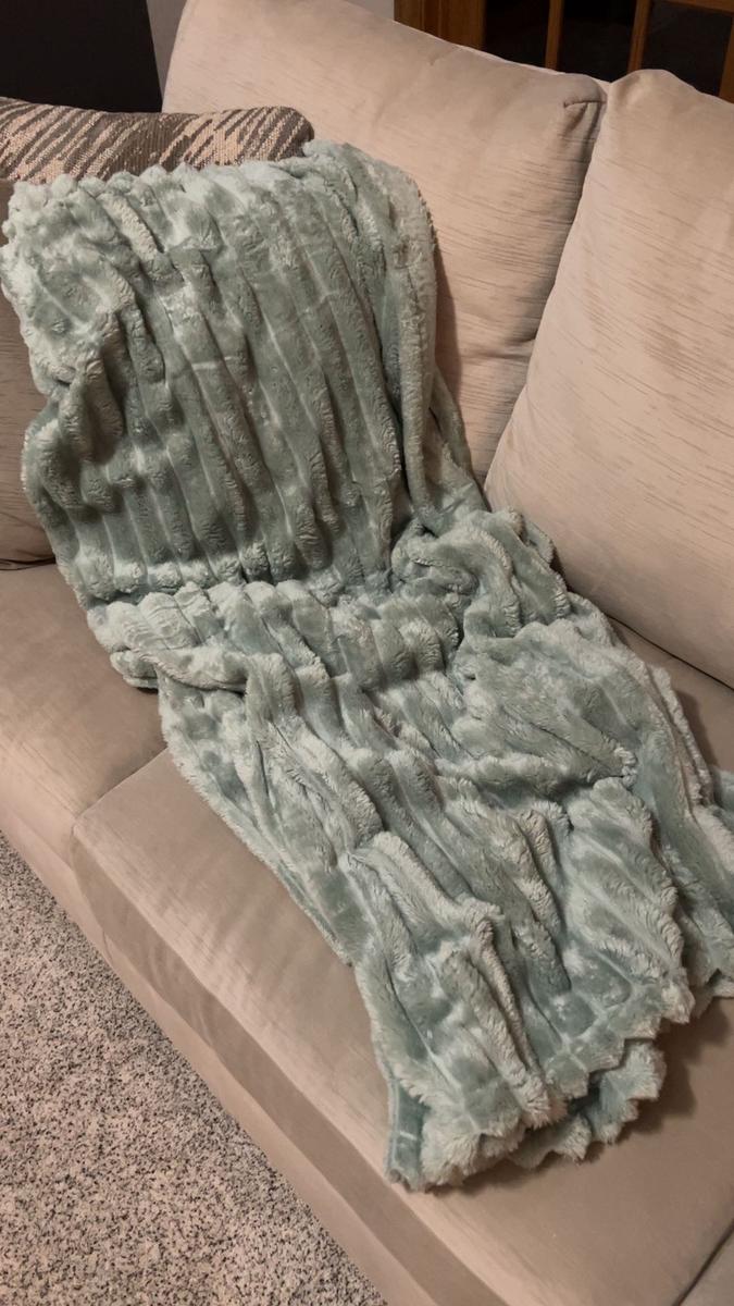 Item: Jadeite, Throw