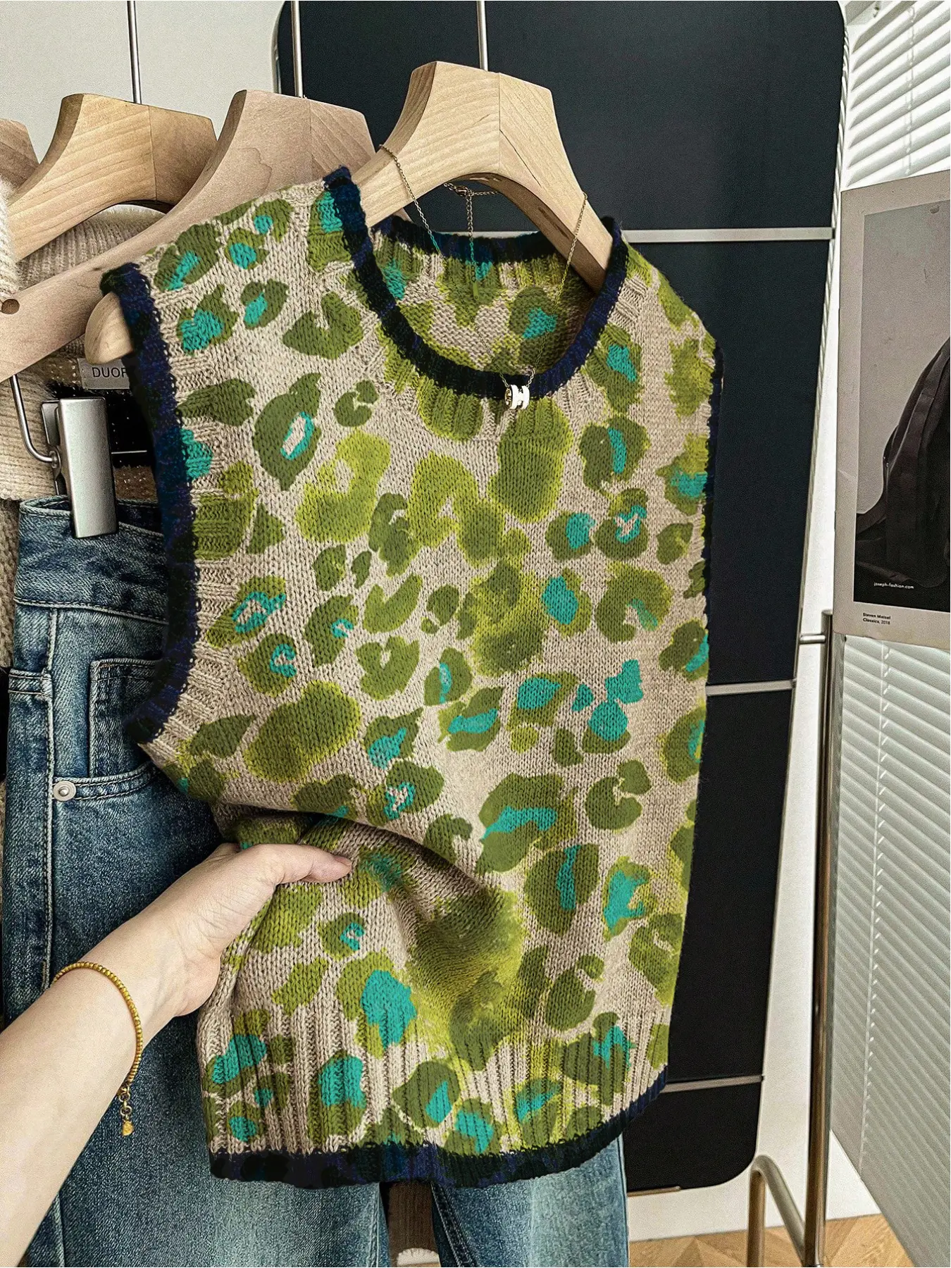 1 Piece, Casual Comfy Vest, Casual Soft Sleeveless, Spring and summer back-to-school casual style loose round-neck sleeveless woolen knitted top with dark blue border patchwork and green background printed women's top