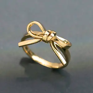 Elegant gold bow-shaped love ring – A delicate, stackable engagement ring for women | Romantic gift jewelry