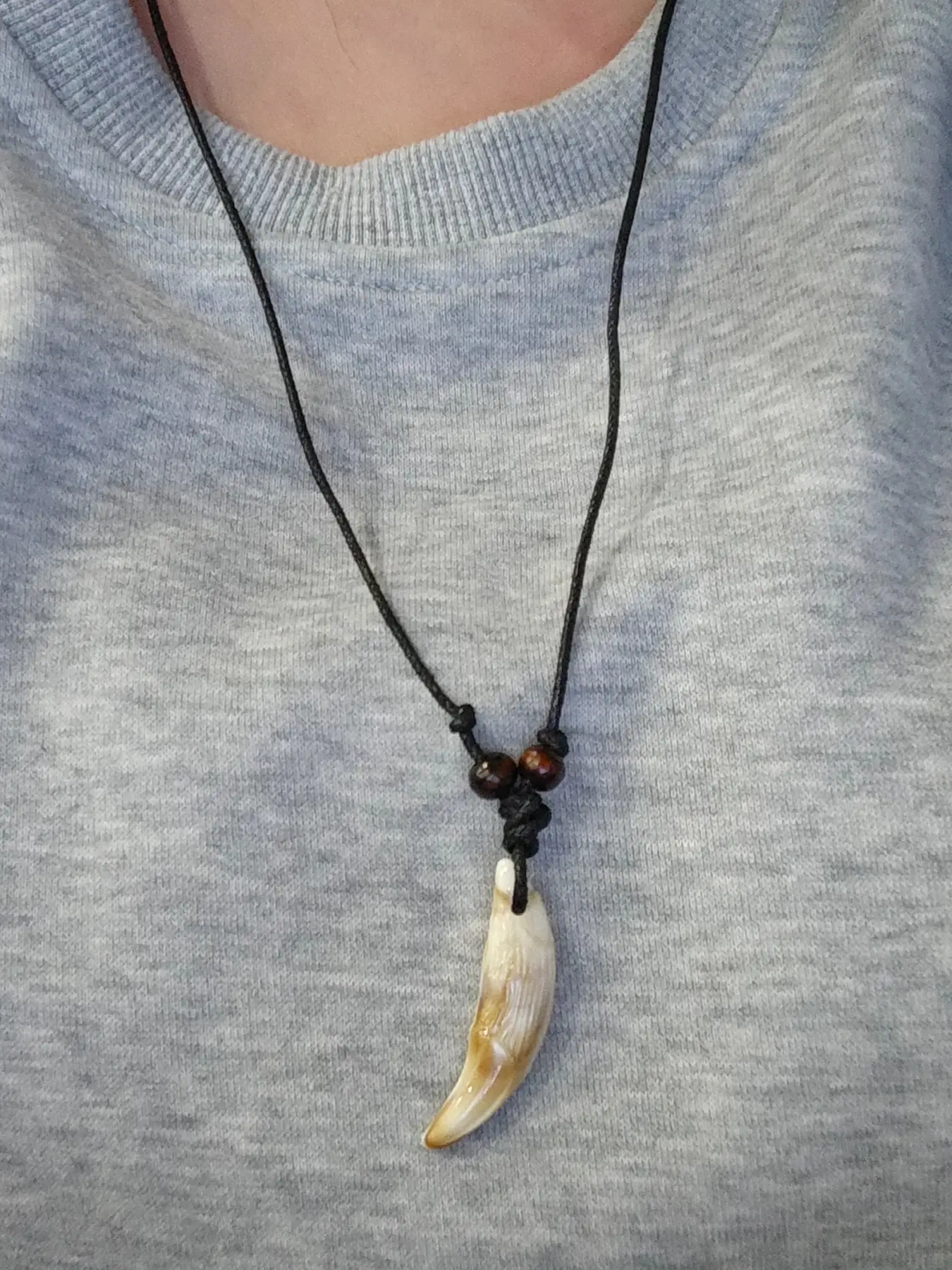 The trendy and cool wolf tooth pendant Fashion Necklace is suitable for daily wear, vacation and dating occasions, and is also a surprising and exquisite jewelry gift.