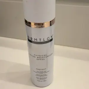 Product Review of DRMTLGY Physical Tinted Moisturizer SPF44 2 fl oz Water-Resistant Sunscreen from D**