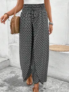 A women's floral Bohemian fashion versatile wide-leg skirt with side slit, suitable for summer, suitable for beach, sand, party and other occasions