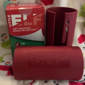 Product Review of Little Elf Gift Wrap Cutting Tool (2-Pack) - As Seen on Shark Tank - Easy and Safe Wrapping Paper Cutting Tool from W**d D**s