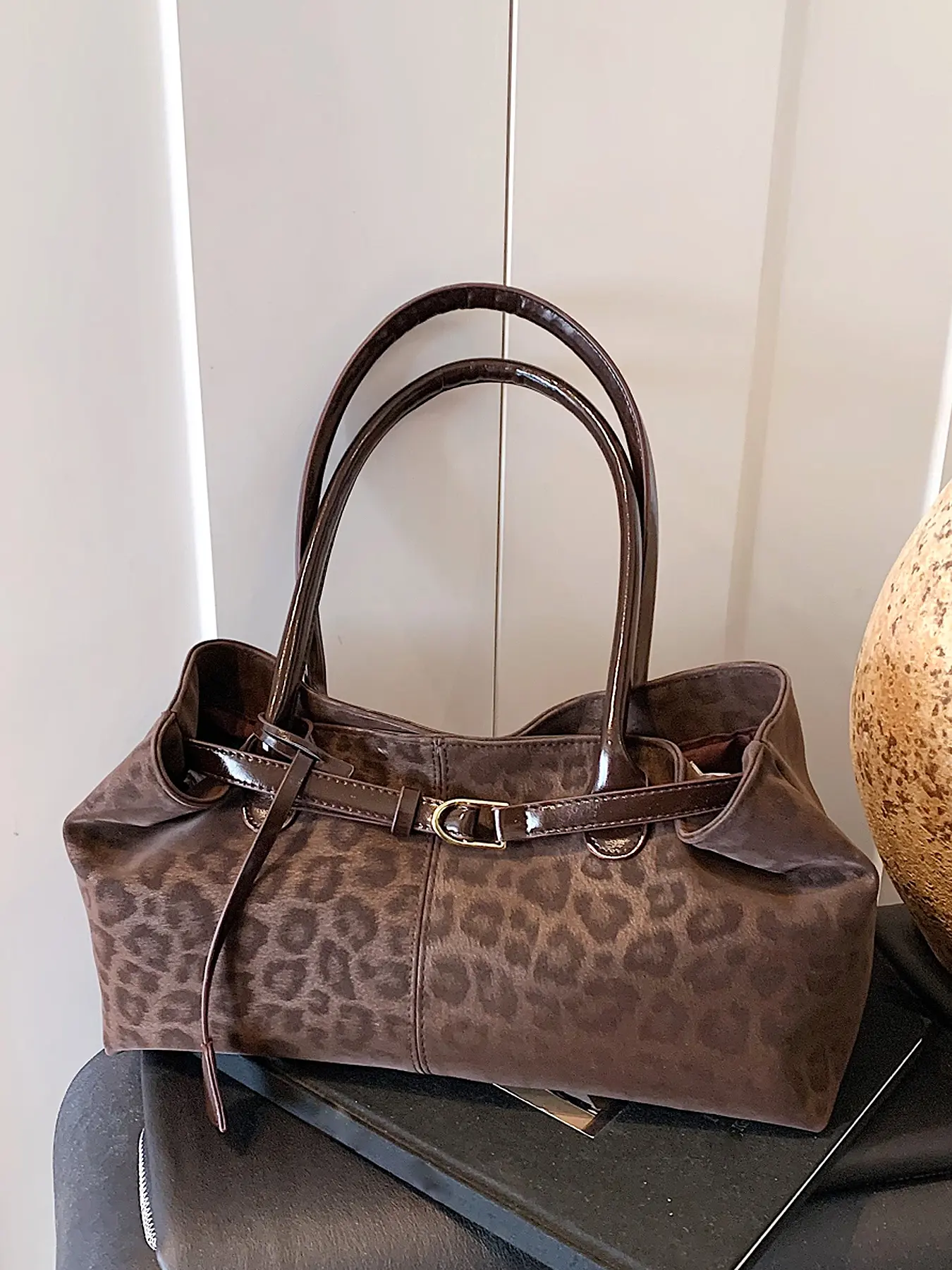 Retro frosted leopard print shoulder tote bag, casual and versatile niche design shoulder underarm bag, fashionable and trendy shoulder handheld commuter bag, suitable for daily matching, commuting and other scenarios, Handbag Shoulder Purse
